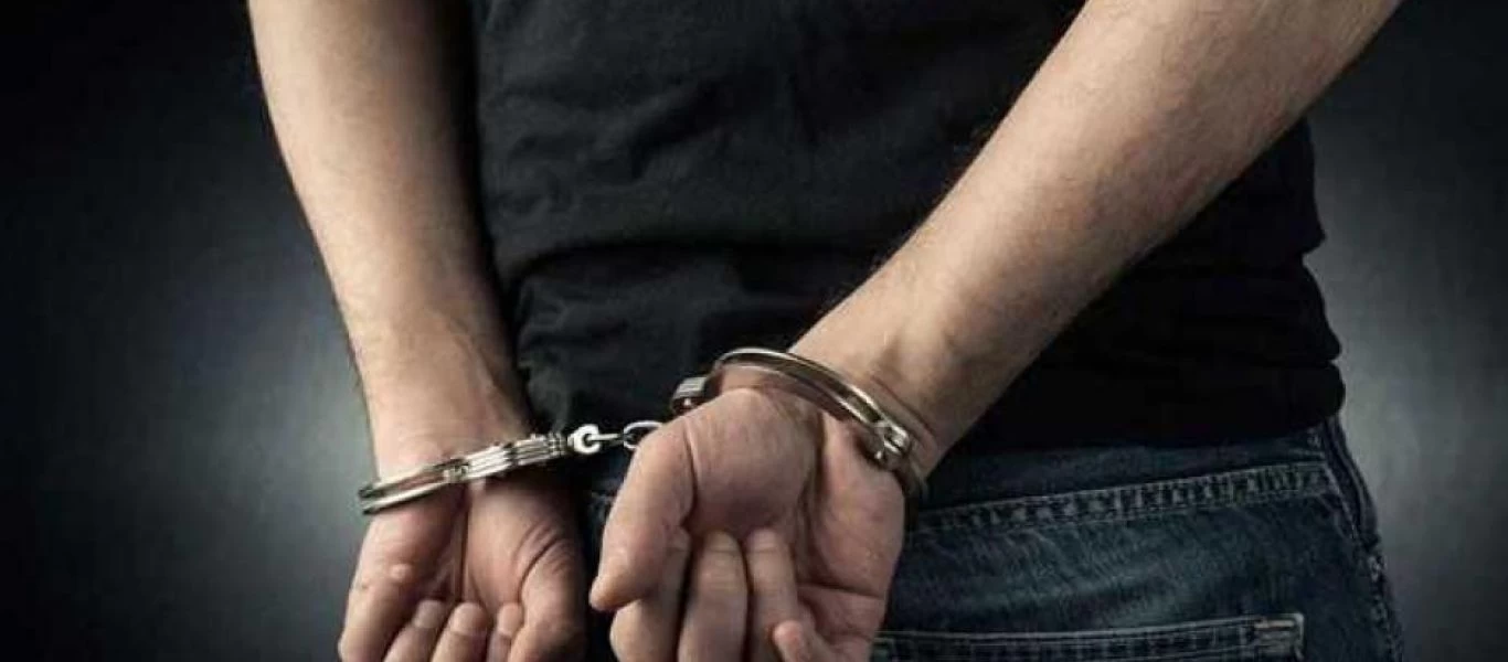 Πρέβεζα: Συνελήφθη δάσκαλος δημοτικού που κατηγορείται ότι έδειξε ακατάλληλη φωτογραφία του σε μαθητές